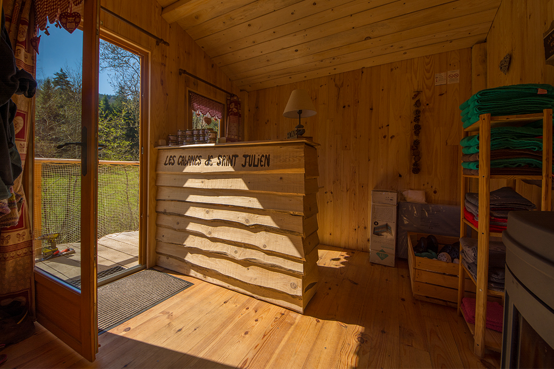 interieur-cabane-accueil